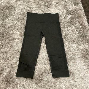 Lululemon Army Green Cropped Leggings